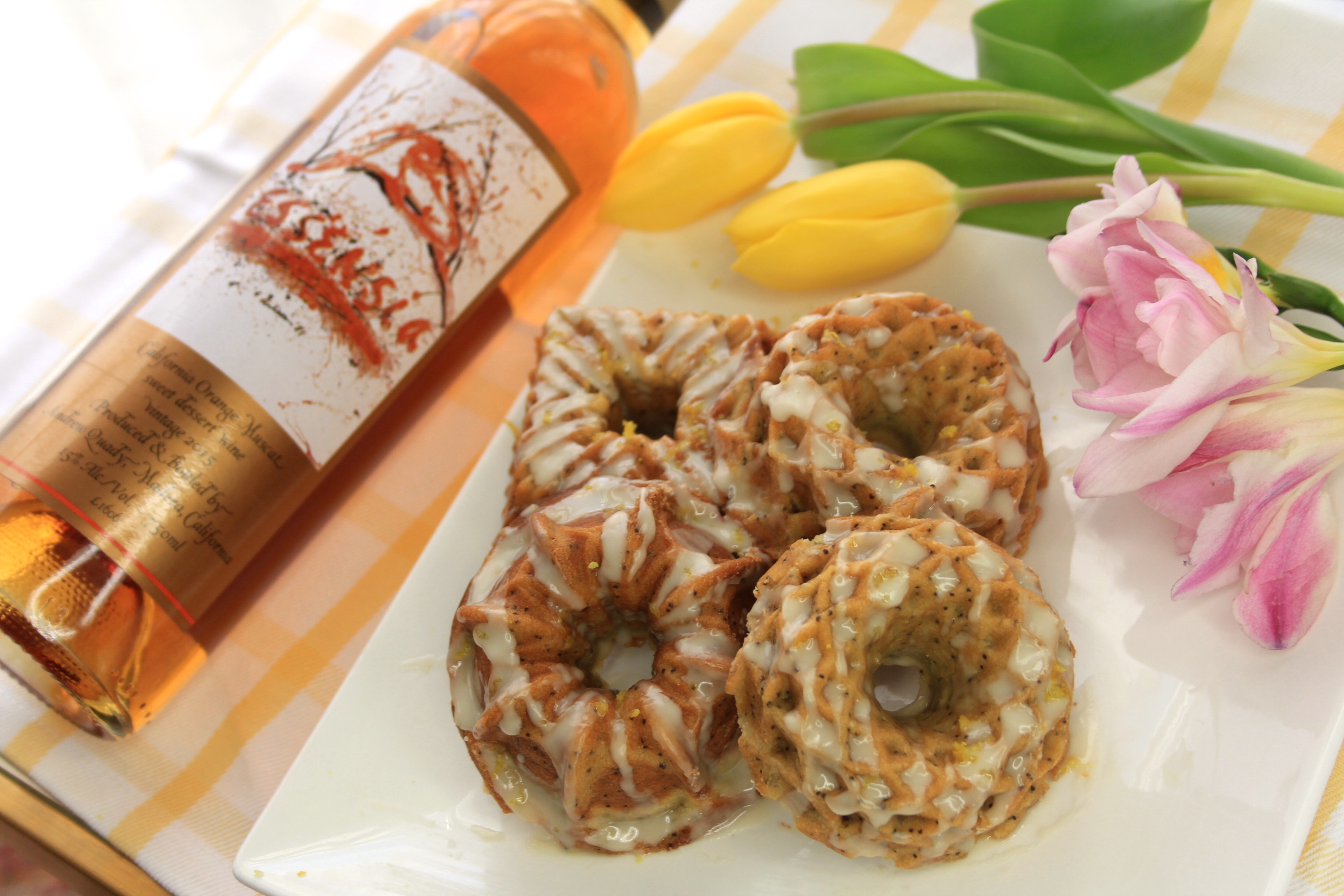 Brunch breakfast cakes Essensia dessert wine